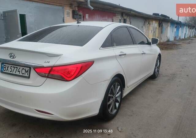 Белый Хендай Соната, объемом двигателя 2 л и пробегом 208 тыс. км за 8500 $, фото 3 на Automoto.ua