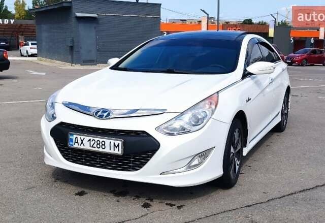 Білий Хендай Соната, об'ємом двигуна 2.4 л та пробігом 365 тис. км за 9700 $, фото 10 на Automoto.ua