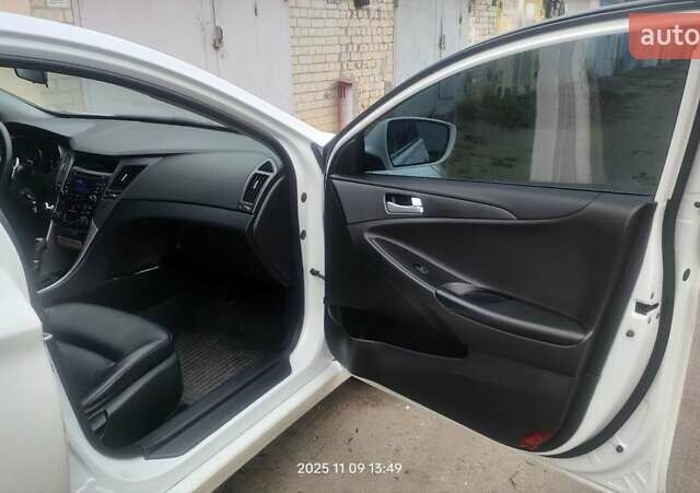 Белый Хендай Соната, объемом двигателя 2 л и пробегом 208 тыс. км за 8500 $, фото 9 на Automoto.ua