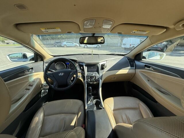 Белый Хендай Соната, объемом двигателя 2.4 л и пробегом 368 тыс. км за 7900 $, фото 15 на Automoto.ua