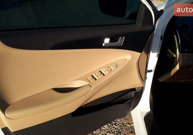 Белый Хендай Соната, объемом двигателя 2.4 л и пробегом 170 тыс. км за 7900 $, фото 12 на Automoto.ua