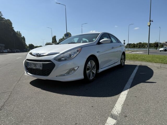 Белый Хендай Соната, объемом двигателя 2.4 л и пробегом 368 тыс. км за 7900 $, фото 1 на Automoto.ua