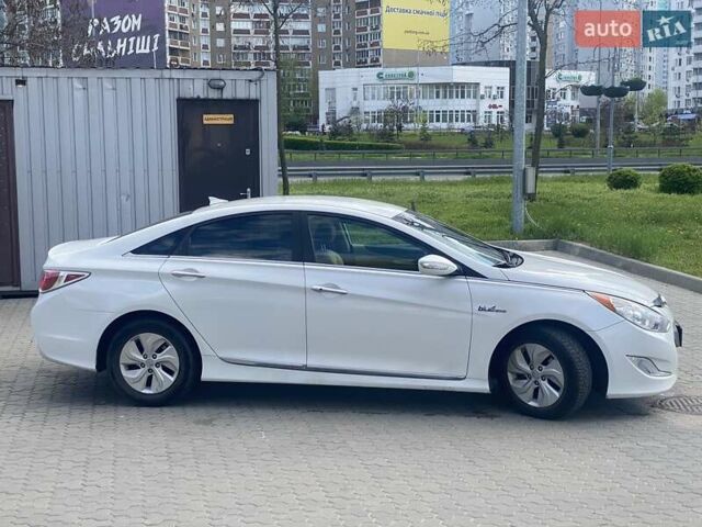Хендай Соната 2013 в Киеве на Automoto.ua Белый Хендай Соната, объемом двигателя 2.4 л и пробегом 248 тыс. км за 10150 $, фото 5 на Automoto.ua