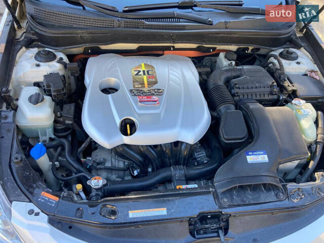 Білий Хендай Соната, об'ємом двигуна 2.4 л та пробігом 170 тис. км за 10501 $, фото 3 на Automoto.ua