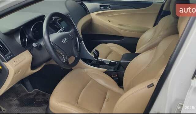 Білий Хендай Соната, об'ємом двигуна 2.4 л та пробігом 365 тис. км за 9700 $, фото 8 на Automoto.ua