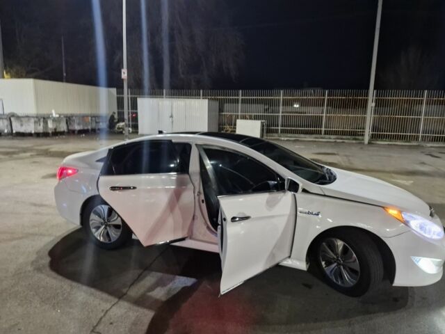 Білий Хендай Соната, об'ємом двигуна 2 л та пробігом 120 тис. км за 11600 $, фото 7 на Automoto.ua