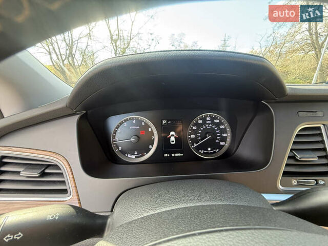 Білий Хендай Соната, об'ємом двигуна 2.36 л та пробігом 132 тис. км за 12000 $, фото 23 на Automoto.ua