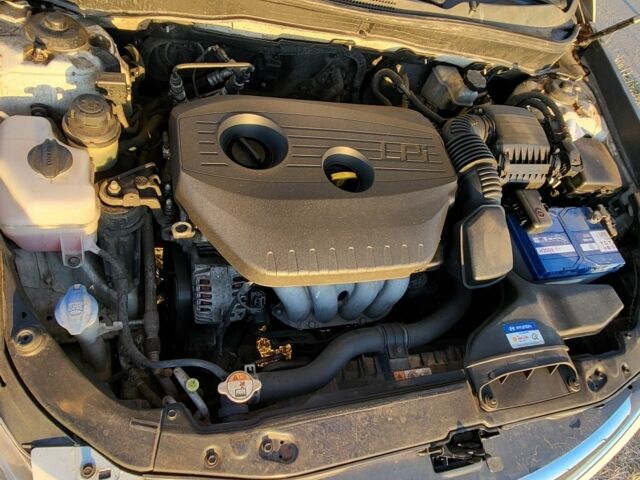 Белый Хендай Соната, объемом двигателя 2 л и пробегом 181 тыс. км за 7600 $, фото 5 на Automoto.ua