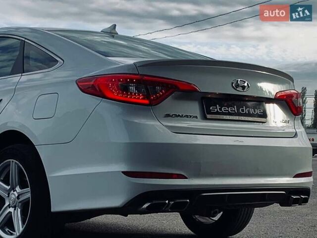 Белый Хендай Соната, объемом двигателя 2 л и пробегом 135 тыс. км за 11799 $, фото 7 на Automoto.ua