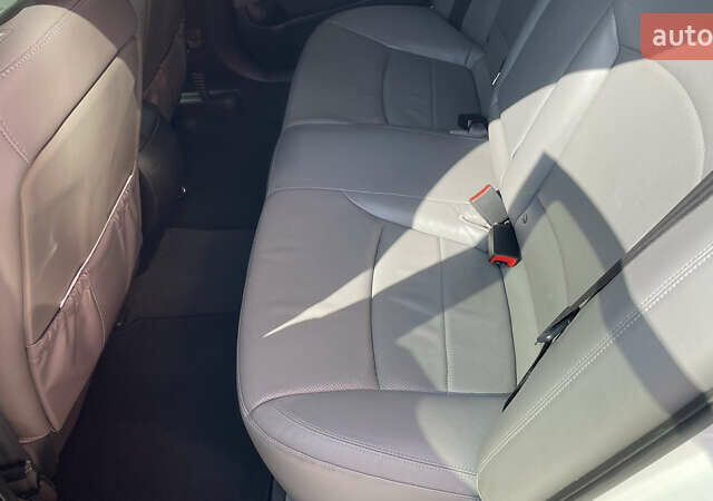 Белый Хендай Соната, объемом двигателя 2.4 л и пробегом 83 тыс. км за 12000 $, фото 13 на Automoto.ua