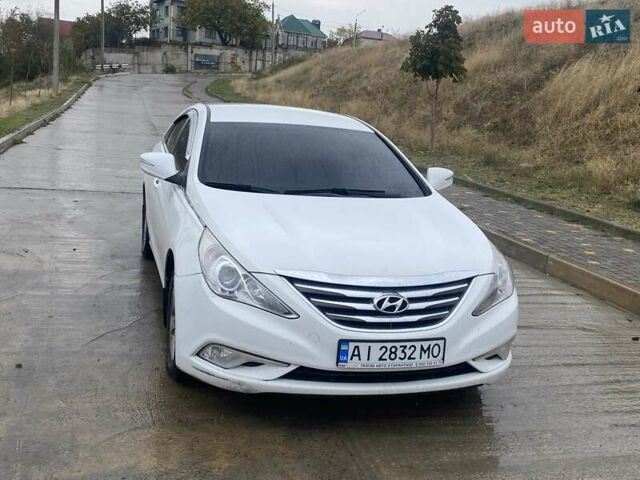 Белый Хендай Соната, объемом двигателя 2 л и пробегом 228 тыс. км за 7600 $, фото 14 на Automoto.ua