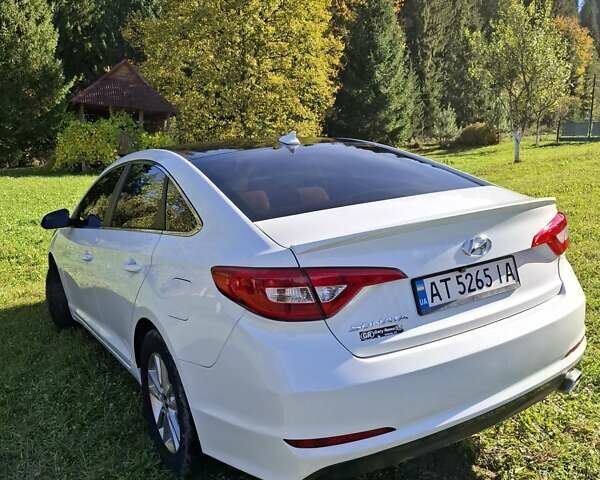 Белый Хендай Соната, объемом двигателя 2.36 л и пробегом 198 тыс. км за 8000 $, фото 1 на Automoto.ua