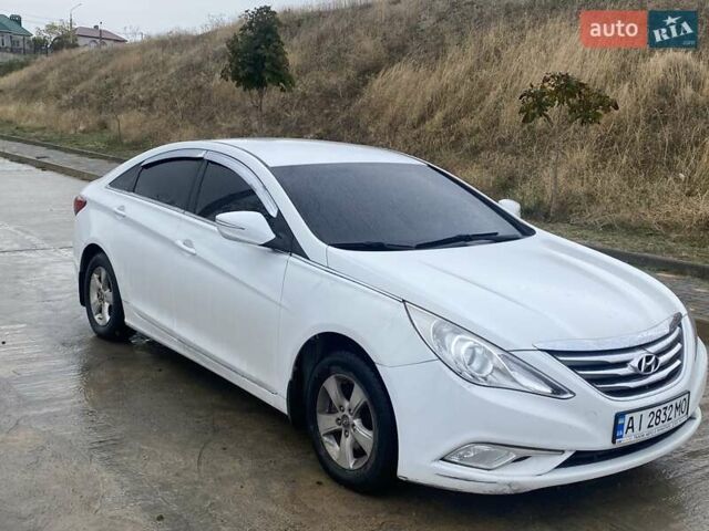 Белый Хендай Соната, объемом двигателя 2 л и пробегом 228 тыс. км за 7600 $, фото 15 на Automoto.ua