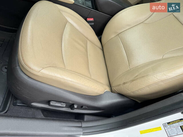 Білий Хендай Соната, об'ємом двигуна 2.36 л та пробігом 212 тис. км за 9990 $, фото 19 на Automoto.ua