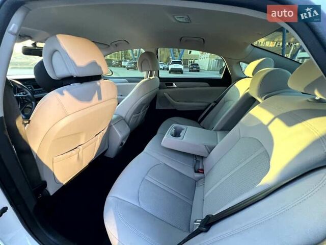 Білий Хендай Соната, об'ємом двигуна 2.36 л та пробігом 144 тис. км за 10900 $, фото 31 на Automoto.ua