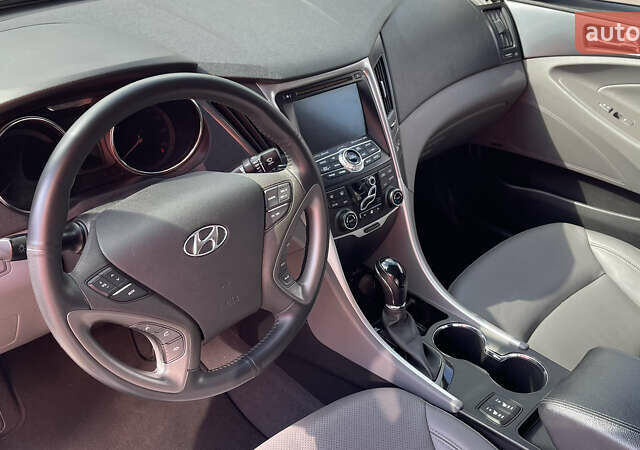 Белый Хендай Соната, объемом двигателя 2.4 л и пробегом 83 тыс. км за 12000 $, фото 12 на Automoto.ua