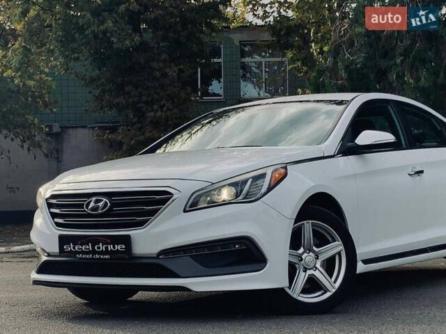Белый Хендай Соната, объемом двигателя 2 л и пробегом 135 тыс. км за 11799 $, фото 2 на Automoto.ua