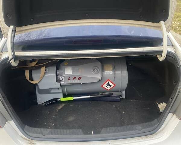 Белый Хендай Соната, объемом двигателя 2 л и пробегом 570 тыс. км за 6200 $, фото 10 на Automoto.ua