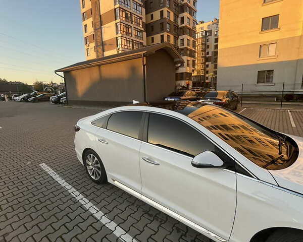 Белый Хендай Соната, объемом двигателя 2.36 л и пробегом 132 тыс. км за 10600 $, фото 20 на Automoto.ua