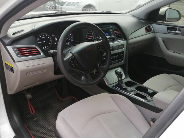 Білий Хендай Соната, об'ємом двигуна 2.4 л та пробігом 117 тис. км за 7500 $, фото 5 на Automoto.ua