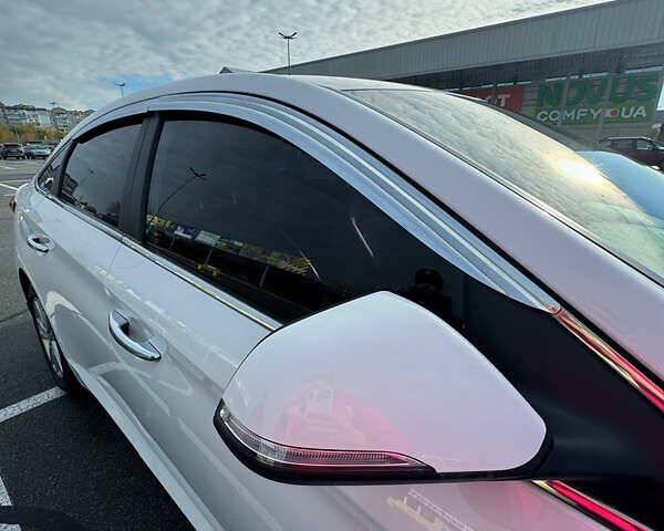 Білий Хендай Соната, об'ємом двигуна 2 л та пробігом 210 тис. км за 10200 $, фото 7 на Automoto.ua