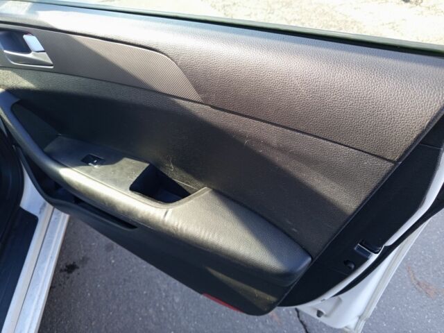 Білий Хендай Соната, об'ємом двигуна 0 л та пробігом 330 тис. км за 10000 $, фото 8 на Automoto.ua