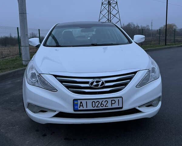 Белый Хендай Соната, объемом двигателя 2 л и пробегом 331 тыс. км за 7600 $, фото 1 на Automoto.ua