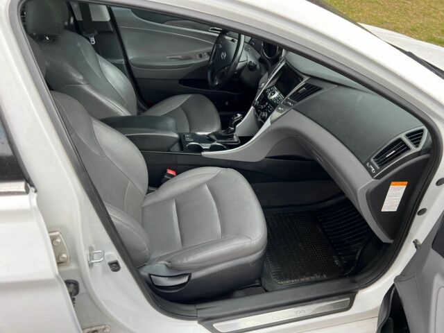 Белый Хендай Соната, объемом двигателя 2.4 л и пробегом 195 тыс. км за 8500 $, фото 12 на Automoto.ua