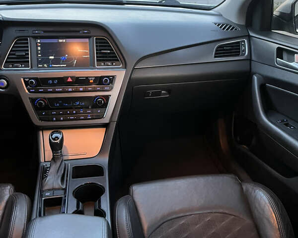 Белый Хендай Соната, объемом двигателя 2.36 л и пробегом 132 тыс. км за 10600 $, фото 48 на Automoto.ua