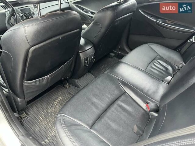 Білий Хендай Соната, об'ємом двигуна 2 л та пробігом 267 тис. км за 8500 $, фото 14 на Automoto.ua