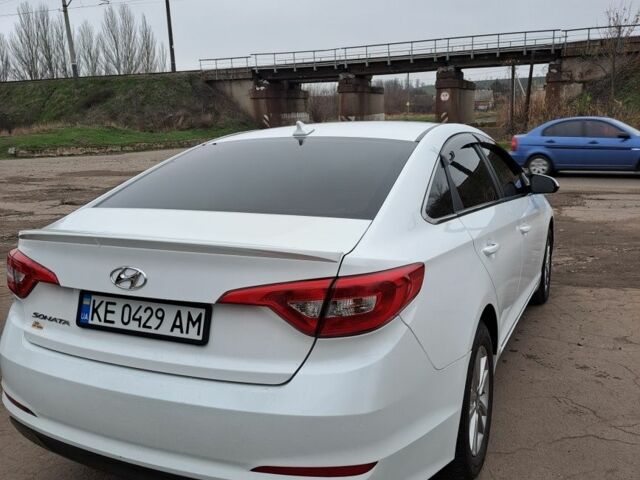 Белый Хендай Соната, объемом двигателя 2.4 л и пробегом 100 тыс. км за 7850 $, фото 2 на Automoto.ua