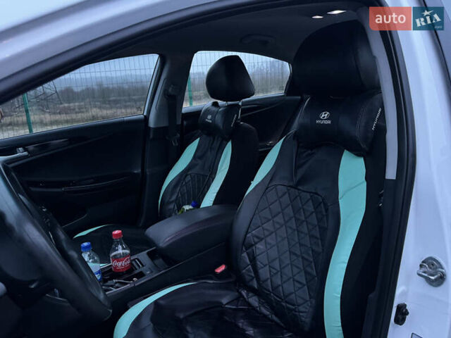 Белый Хендай Соната, объемом двигателя 2 л и пробегом 331 тыс. км за 7600 $, фото 8 на Automoto.ua