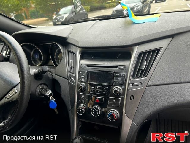 Белый Хендай Соната, объемом двигателя 2 л и пробегом 188 тыс. км за 7300 $, фото 10 на Automoto.ua