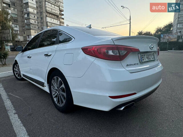 Білий Хендай Соната, об'ємом двигуна 2.4 л та пробігом 115 тис. км за 11000 $, фото 4 на Automoto.ua