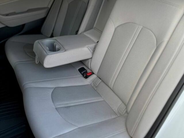 Белый Хендай Соната, объемом двигателя 2.4 л и пробегом 160 тыс. км за 9599 $, фото 12 на Automoto.ua