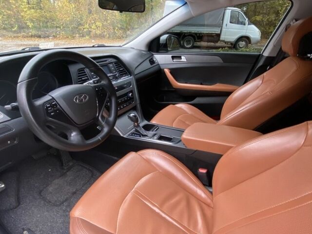 Білий Хендай Соната, об'ємом двигуна 2 л та пробігом 202 тис. км за 8200 $, фото 6 на Automoto.ua