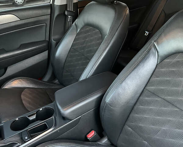 Белый Хендай Соната, объемом двигателя 2.36 л и пробегом 132 тыс. км за 10600 $, фото 37 на Automoto.ua