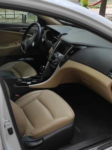 Белый Хендай Соната, объемом двигателя 2.36 л и пробегом 185 тыс. км за 10999 $, фото 6 на Automoto.ua