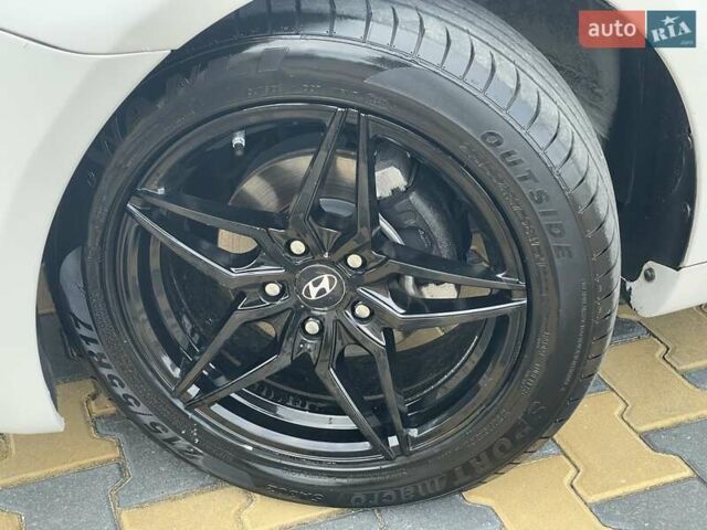 Білий Хендай Соната, об'ємом двигуна 2 л та пробігом 230 тис. км за 7500 $, фото 27 на Automoto.ua