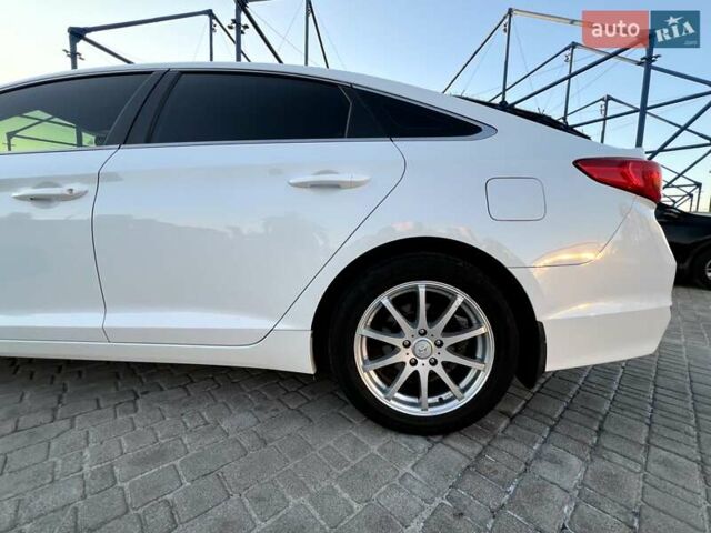 Білий Хендай Соната, об'ємом двигуна 2.36 л та пробігом 144 тис. км за 10900 $, фото 17 на Automoto.ua