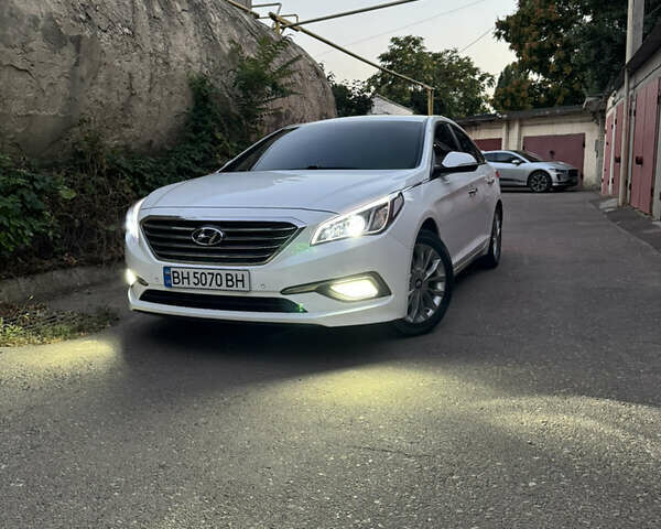 Білий Хендай Соната, об'ємом двигуна 2 л та пробігом 262 тис. км за 12700 $, фото 1 на Automoto.ua