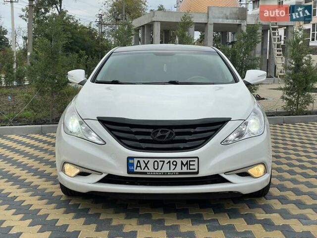 Білий Хендай Соната, об'ємом двигуна 2 л та пробігом 230 тис. км за 7500 $, фото 7 на Automoto.ua