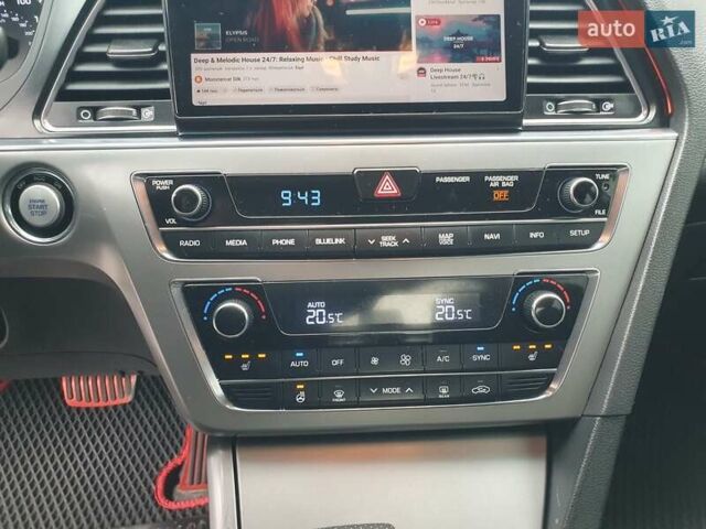 Белый Хендай Соната, объемом двигателя 2.36 л и пробегом 235 тыс. км за 11000 $, фото 13 на Automoto.ua