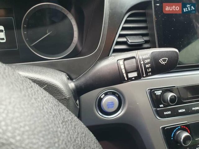 Белый Хендай Соната, объемом двигателя 2.36 л и пробегом 235 тыс. км за 11000 $, фото 25 на Automoto.ua