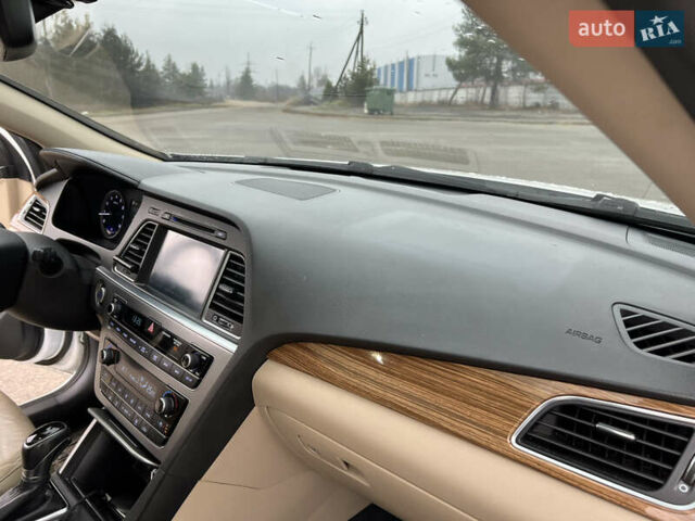 Белый Хендай Соната, объемом двигателя 2.36 л и пробегом 167 тыс. км за 10400 $, фото 48 на Automoto.ua