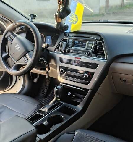 Білий Хендай Соната, об'ємом двигуна 2.36 л та пробігом 220 тис. км за 7900 $, фото 15 на Automoto.ua
