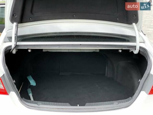 Білий Хендай Соната, об'ємом двигуна 2.4 л та пробігом 211 тис. км за 8500 $, фото 15 на Automoto.ua