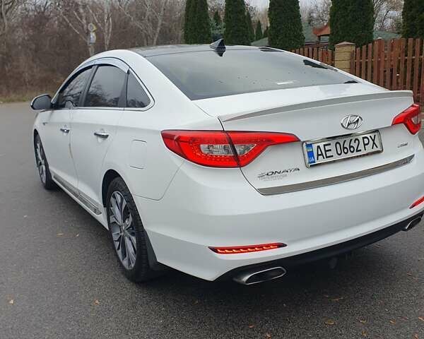 Белый Хендай Соната, объемом двигателя 2.36 л и пробегом 235 тыс. км за 11000 $, фото 2 на Automoto.ua