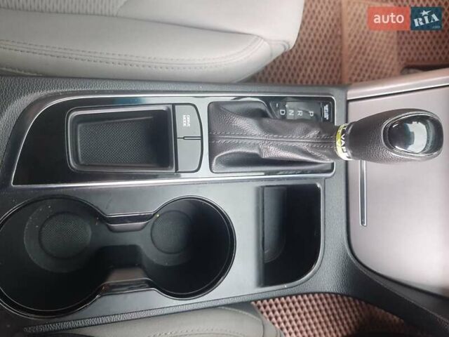 Белый Хендай Соната, объемом двигателя 2.36 л и пробегом 198 тыс. км за 8000 $, фото 12 на Automoto.ua