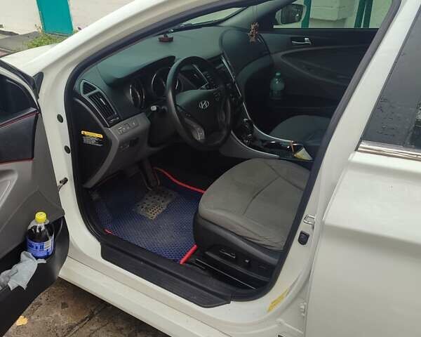 Білий Хендай Соната, об'ємом двигуна 2.36 л та пробігом 240 тис. км за 8500 $, фото 6 на Automoto.ua